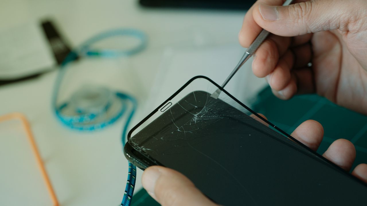 How to Tell If Your Phone Screen Needs a Repair or Replacement?